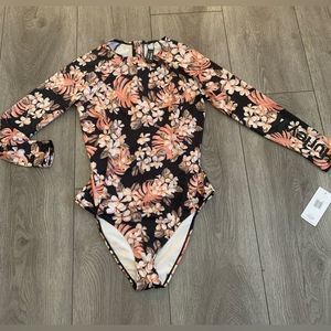 Hurley woman’s 1 pc swim suit perfect for surfing
